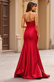 Vestido de fiesta de encaje sin tirantes de satén rojo con abertura