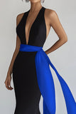 Vestido de corbata negra de satén de satén con cuello en V profundo y faja azul
