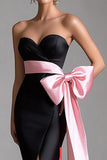 Vestido largo de corbata negra sin tirantes de sirena con abertura