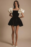 Vestido corto de corbata negra de terciopelo plisado de manga corta A Line
