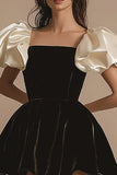 Vestido corto de corbata negra de terciopelo plisado de manga corta A Line