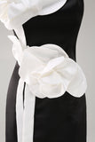 Vestido de invitada de boda sin tirantes con vaina negra con flores 3D