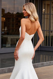 Elegante vestido de novia de satén marfil sirena sin tirantes