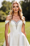 Vestido de novia largo de satén con diamantes de imitación blancos de línea A con hombros descubiertos
