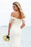 Vestido de novia largo de satén con encaje de sirena blanca con hombros descubiertos