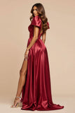 Vestido de fiesta plisado con escote en V y manga corta en rojo oscuro