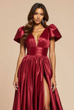Vestido de fiesta plisado con escote en V y manga corta en rojo oscuro
