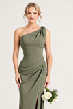 Vestido largo de dama de honor con vaina de un hombro de eucalipto con abertura