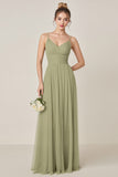Vestido largo de dama de honor con correas de gasa de gasa verde salvia con abertura