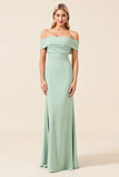 Vestido largo de dama de honor con vaina menta con hombros descubiertos