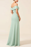 Vestido largo de dama de honor con vaina menta con hombros descubiertos