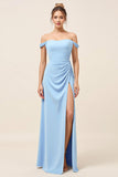 Vaina azul cielo fuera del hombro Vestido largo de dama de honor fruncido con abertura