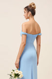 Vaina azul cielo fuera del hombro Vestido largo de dama de honor fruncido con abertura