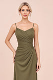 Vestido largo de dama de honor fruncido con tirantes de espagueti verde oliva