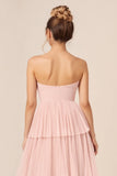 Vestido de dama de honor largo con volantes sin tirantes de color rosa caramelo