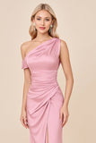 Vestido largo de dama de honor rosa rubor satinado de un hombro con abertura