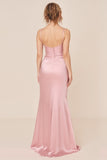 Vestido largo de novia con abertura y tirantes de satén rosa rubor