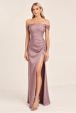 Vestido largo de dama de honor de satén malva vintage con hombros descubiertos con abertura