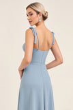 Vestido largo de dama de honor con tirantes de gasa azul cielo de una línea