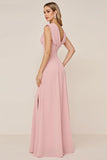 Vestido largo de dama de honor con cuello de campana de gasa rosa caramelo con abertura