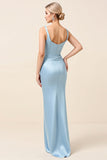 Vestido largo de dama de honor con vaina fruncida de satén azul cielo