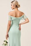 vaina menta fuera del hombro vestido largo de dama de honor de satén fruncido