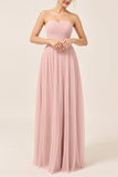 Vestido largo de dama de honor de tul sin tirantes de color rosa rubor