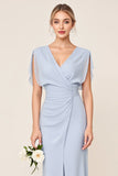 Vestido largo de dama de honor de gasa con escote en V envolvente azul claro