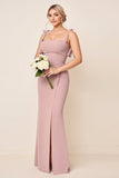 Vestido largo de dama de honor fruncido con tirantes de espagueti rosa empolvado con abertura