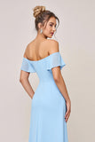 Vestido largo de dama de honor con volante en el hombro azul cielo con abertura