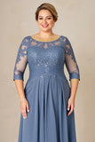 Azul empolvado Una línea de encaje de gasa de talla grande Madre de la novia Vestido