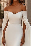 Vestido de novia sirena marfil con hombros descubiertos y mangas capa
