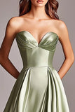 Vestido de fiesta largo de satén sin tirantes Dusty Sage con abertura
