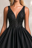 Vestido de fiesta largo de satén con escote en V negro brillante con cuello en V y lentejuelas