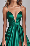 Vestido de fiesta largo de satén con tirantes finos de línea A verde oscuro con abertura