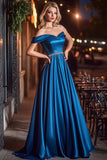 Vestido de fiesta largo de satén con hombros descubiertos azul real con abalorios