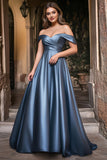 Una línea azul empolvado con hombros descubiertos Vestido de fiesta largo plisado más