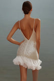 Vestido corto de graduación de lentejuelas con tirantes finos blancos