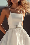 Vestido corto de graduación con volantes de tirantes de espagueti blancos de una línea