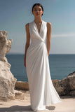 Vestido formal largo fruncido blanco con escote en V