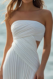 Vestido de playa plisado blanco sin tirantes de una línea con abertura