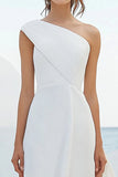 Vestido formal de un hombro con vaina blanca y volantes