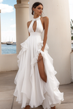 Vestido formal largo blanco con volantes halter de línea A con abertura alta