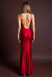 Vestido formal largo con abertura de tirantes finos rojos