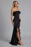 Vestido formal largo negro con volantes y hombros descubiertos con abertura