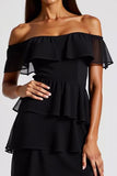 Vestido formal corto de gasa con hombros descubiertos