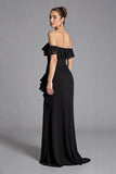 Vestido formal largo de gasa con volantes y hombros descubiertos negro con abertura