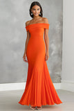 Vestido formal largo sirena naranja con hombros descubiertos