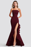 Vestido formal de sirena burdeos sin tirantes con abertura con volantes