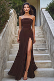 Vestido formal fruncido sin tirantes con abertura